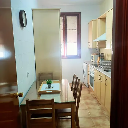 Apartamento En Pleno Centro De Con Parking Economico Cadix